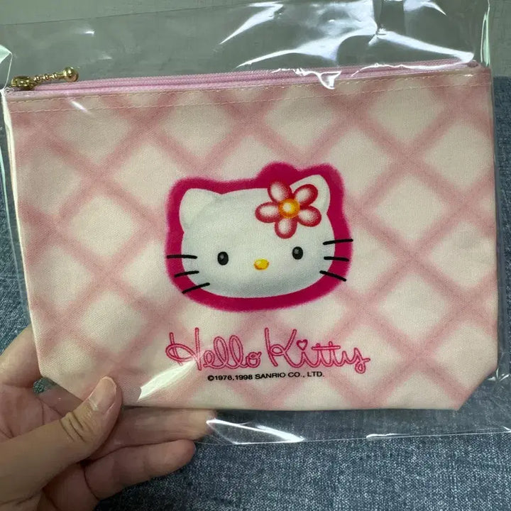 [BUNJANG] Vintage Hello Kitty Pouch / 헬로키티 고전 파우치 새상품 판매중