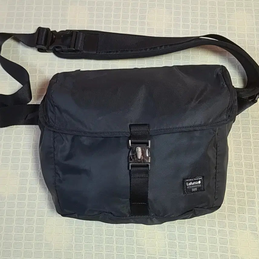 [BUNJANG] Lafuma Crossbody Bag Black / 라푸마 크로스백 블랙