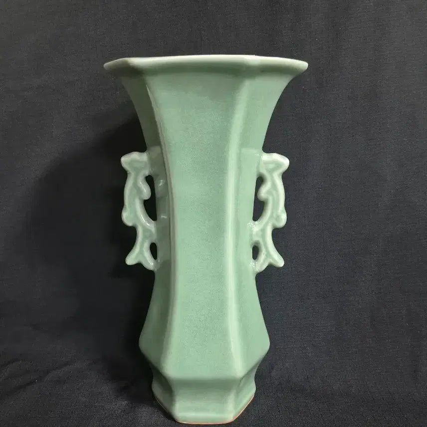 [BUNJANG] Maeja-cheong Yongcheon-yo Celadon Octagonal Vase / 매자청 용천요 양이 6각 화병 꽃병