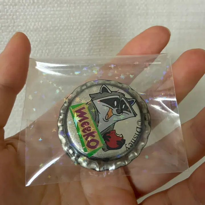 [BUNJANG] Vintage Pocahontas Raccoon Badger Disney Authentic / 빈티지 뱃지 고전 포카혼타스너구리 라쿤 디즈니 정품