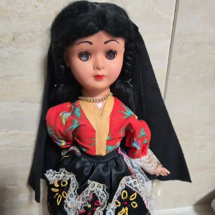 [BUNJANG] Nazaré Traditional Portuguese Costume Souvenir Doll / 나자레 포르투갈 전통옷 기념품 인형