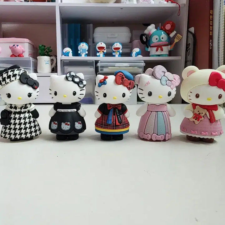 [BUNJANG] Hello Kitty 50th Anniversary Closet Figure Bundle Set / (새상품)헬로키티 50주년 클로젯 피규어 5개일괄