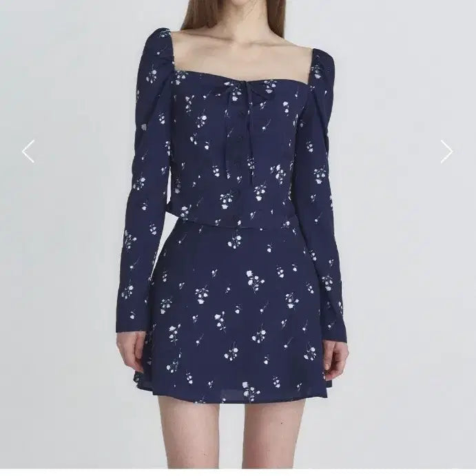 [SOLD OUT] [새상품]낫유어로즈 Ribbon square blouse (Navy)