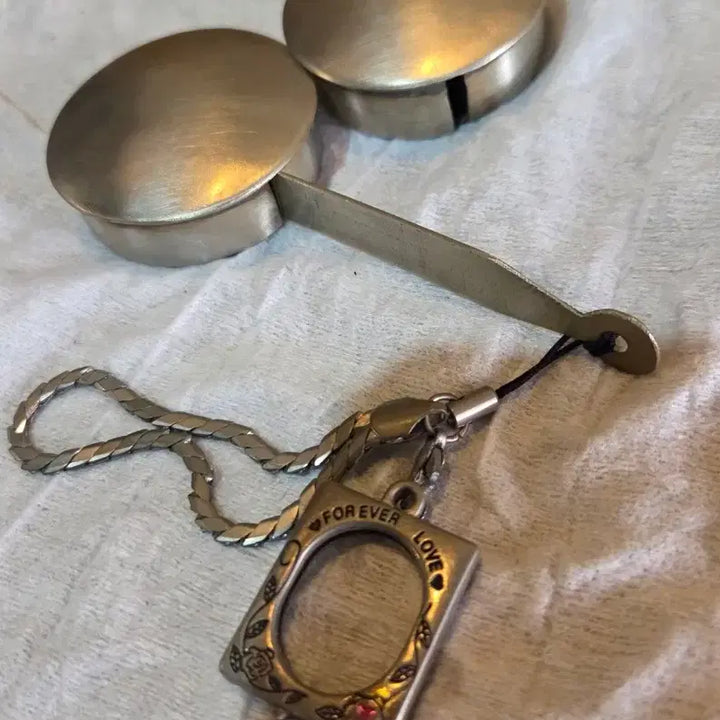 [SOLD OUT] 100년세월의 이층장 백동 자물통 2점