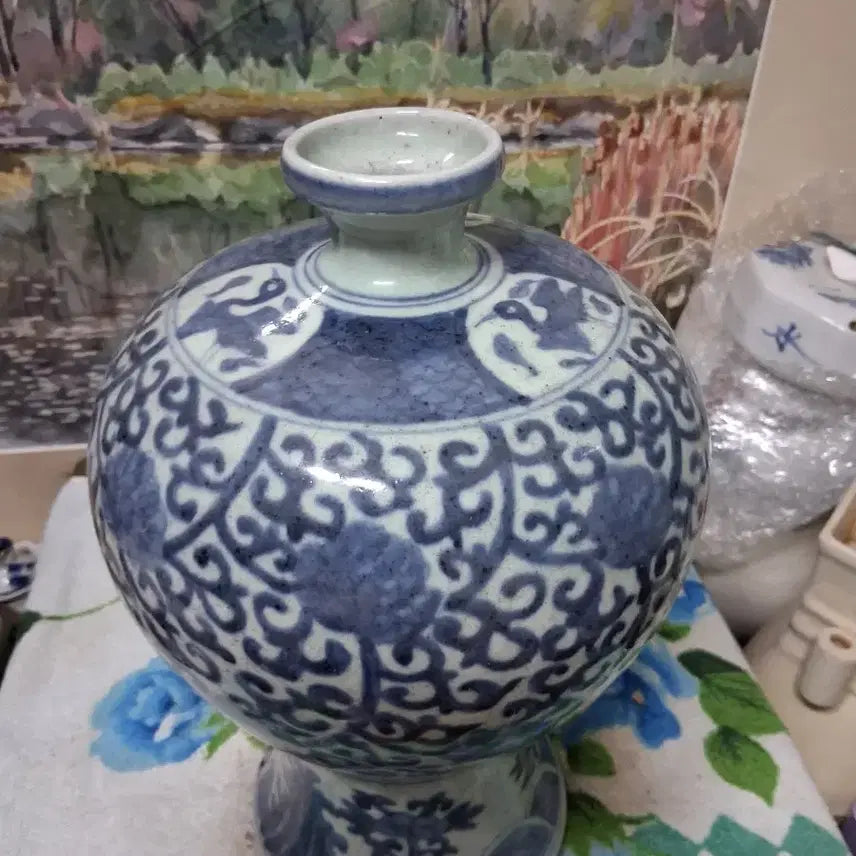 [BUNJANG] Korean Celadon Vase with Floral Design / 초화문 매병