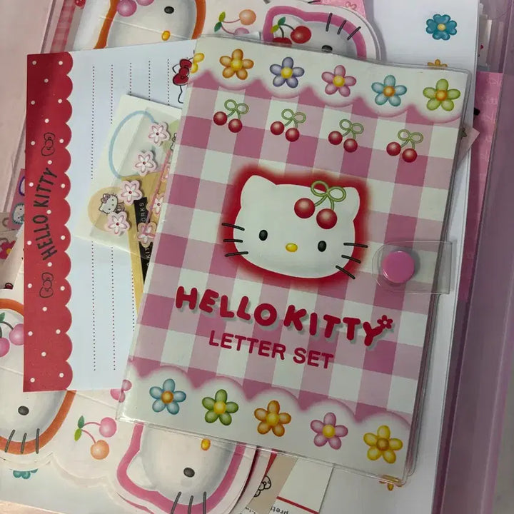 [BUNJANG] Vintage Hello Kitty Stationery &amp; Storage Box Set / 고전 헬로키티 지류 &amp; 보관함