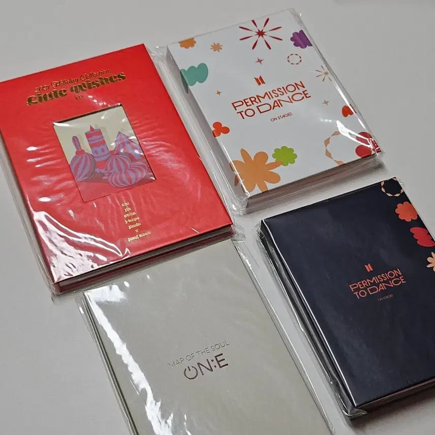 [BUNJANG] BTS Photobook, Postcard Book &amp; Photo Frame Bundle Set / [BTS] 포토북 &amp; 포스트카드북 &amp; 포토 프레임 일괄 판매