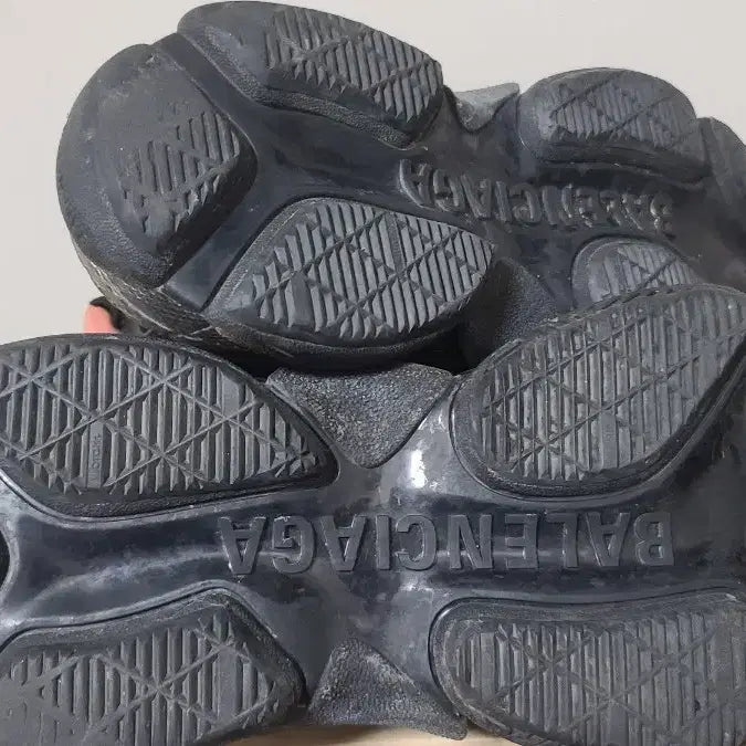 [BUNJANG] Balenciaga Triple S Black Sneakers / 발렌시아가 트리플S 블랙