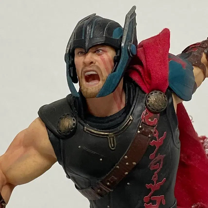 [BUNJANG] Iron Studios Marvel Thor Ragnarok Version Figure / 아이언스튜디오 마블 토르 피규어 판매합니다.