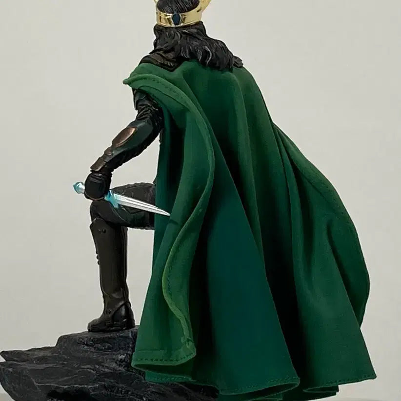 [BUNJANG] Iron Studios Marvel Loki Ragnarok Version Figure / 아이언스튜디오 마블 로키 피규어 판매합니다.