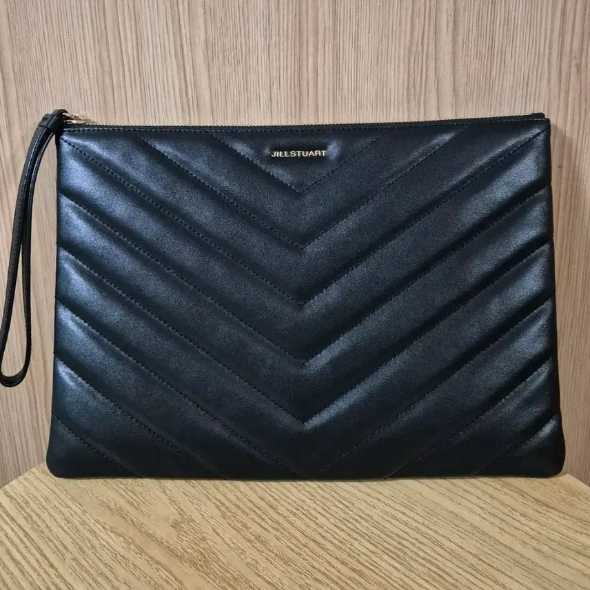 [BUNJANG] JILLSTUART Quilted Logo Clutch Bag - Black / 질스튜어트 클러치백 블랙