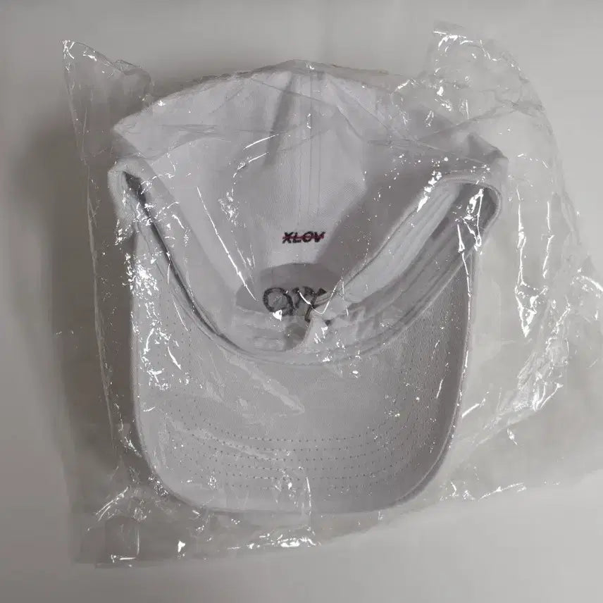[BUNJANG] X-LOVE Symbol Ball Cap White (Sealed) / 엑스러브 심볼 볼캡 화이트(미개봉) *포카 없음