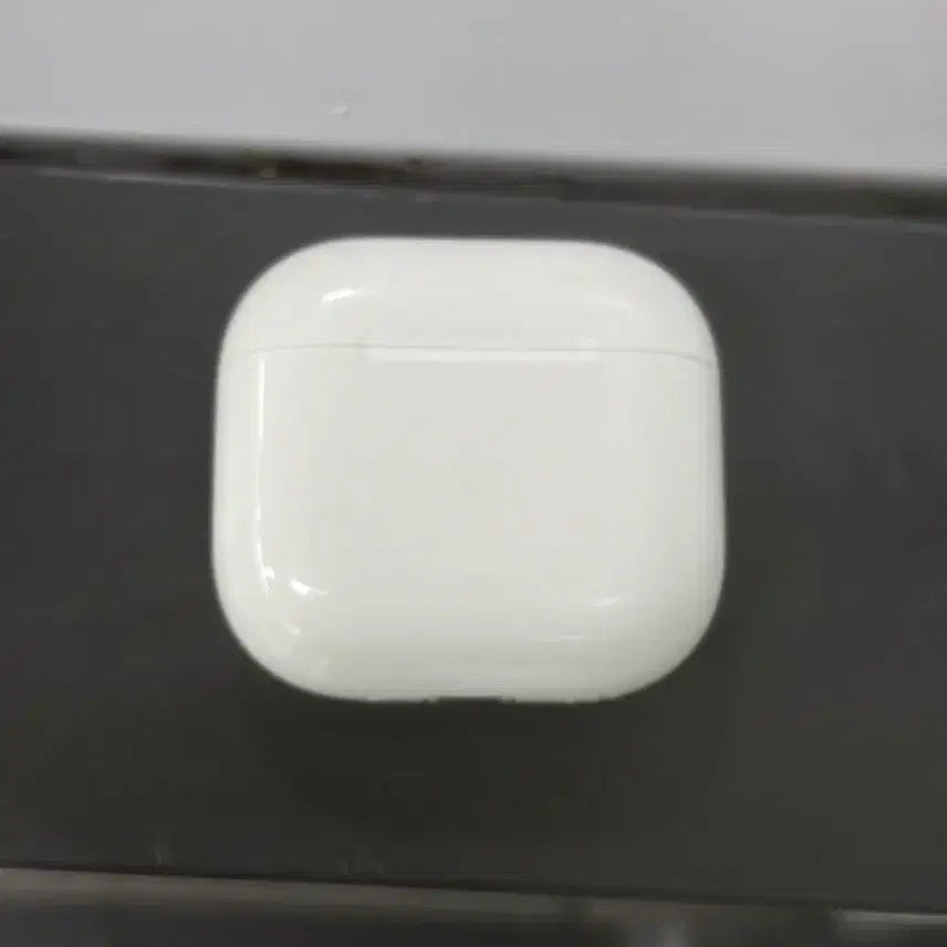 [BUNJANG] Apple AirPods 4th Generation with Noise Cancellation - Used / 에어팟4세대 노캔o 본체 싸게 급처!!