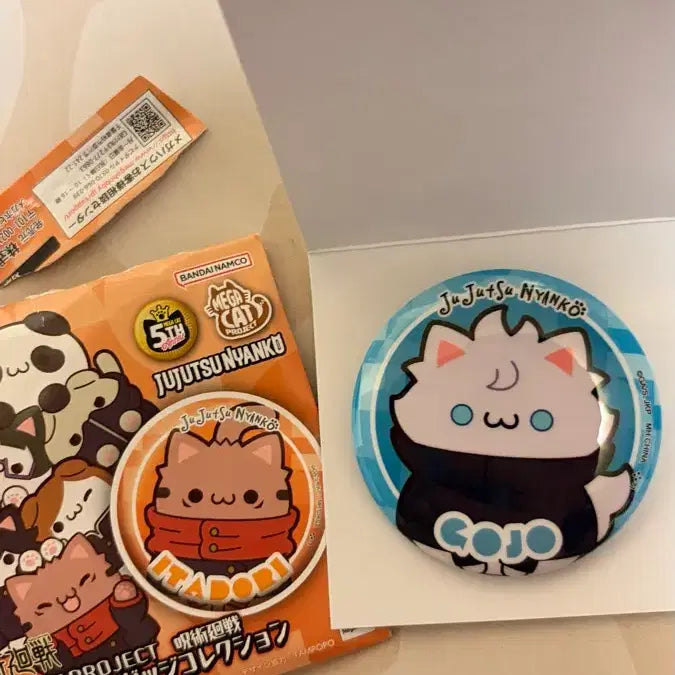 [SOLD OUT] 주술회전 주술냥코 메가캣 고죠 뱃지 판매합니다.