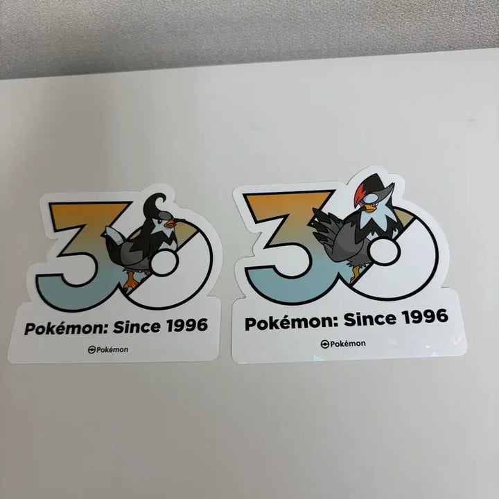 [BUNJANG] Pokemon 30th Anniversary Logo Sticker - Braviary &amp; Braviary / 포켓몬 30주년 로고스티커 찌르버드 찌르호크
