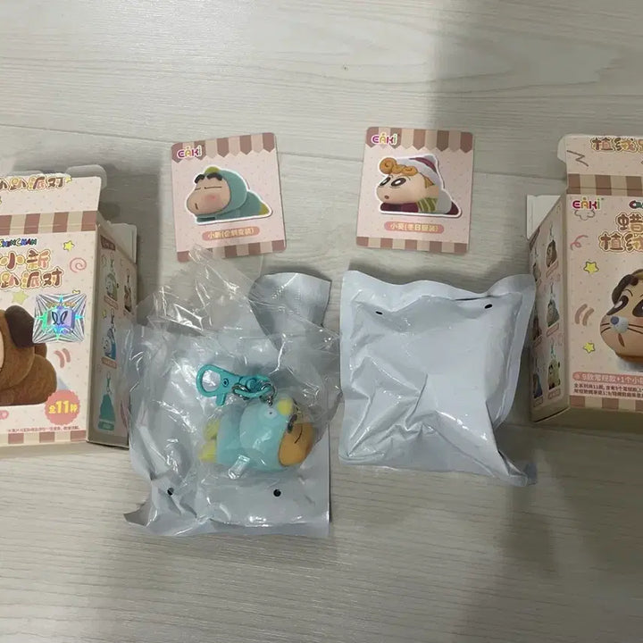 [BUNJANG] Crayon Shin-chan Crayon Shin-chan Froki Keyring Gacha Figure Set / (2개 세트) 짱구는못말려 크레용신짱 짱구 짱아 플로키 키링 가챠 피규어
