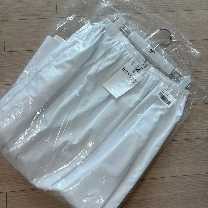 [BUNJANG] Necessary Straight Skirt (White) / 네세서리 스트레이트 스커트(화이트)