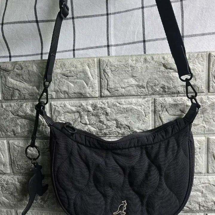 [BUNJANG] Kangol Quilted Shoulder Bag Black / 캉골 퀼팅 숄더백 블랙