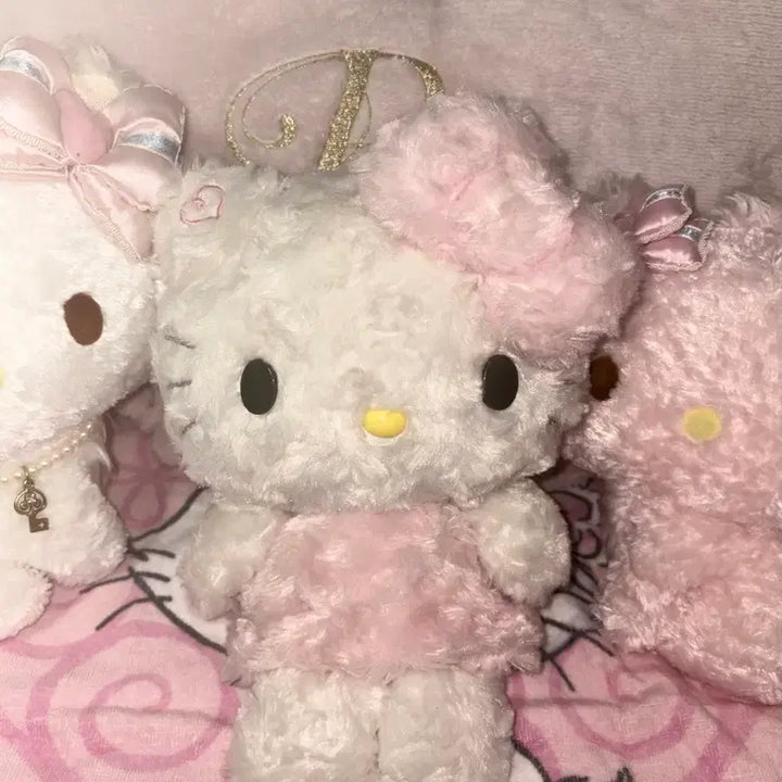 [BUNJANG] Sanrio Hello Kitty Rose Boa Fur Plush / 1시간 특별 2만원 할인) 고전키티 로즈보아키티 보아털키티 장미털키티