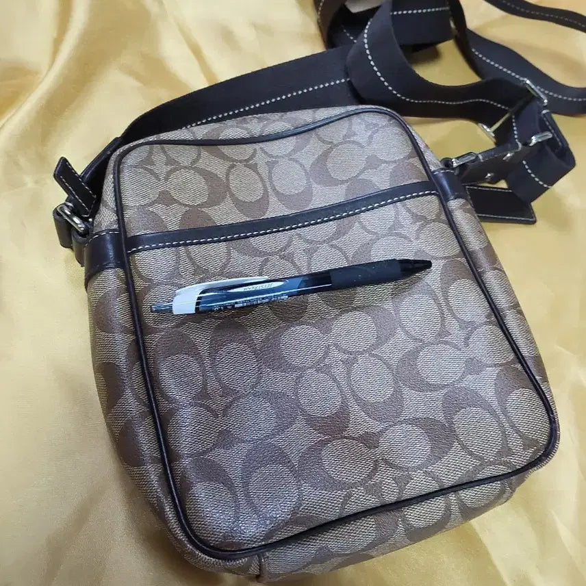 [BUNJANG] Coach Signature Pattern Brown Crossbody Bag / 코치 크로스백 브라운