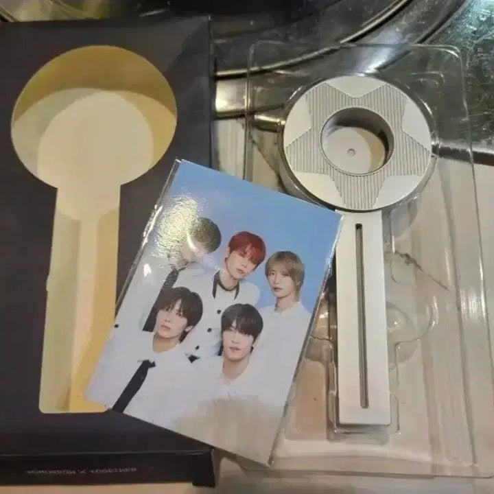 [BUNJANG] TXT Official Lightstick Stand + Photocard Holder / 새상품) 투바투 응원봉 스탠드 +포토카드 판매합니다