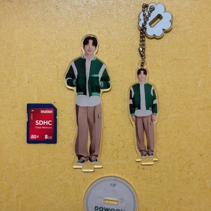 [BUNJANG] Day6 Dowoon Japan MD Acrylic Stand &amp; Mini Stand Keyring / 데이식스 일본MD 도운 아크릴 스탠드&amp; 미니스탠드 키링