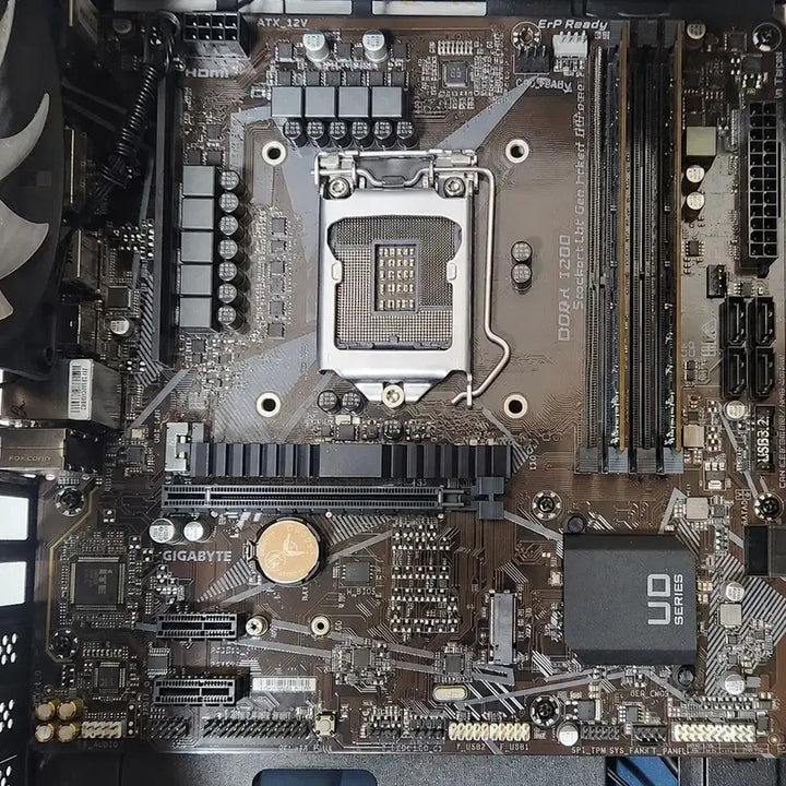 [BUNJANG] Gigabyte B560M Motherboard + 2x Samsung 8GB DDR4 3200MHz RAM Bundle / b560m 보드+삼성 램 8G 2개