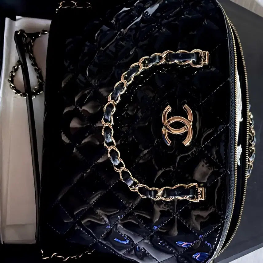 [BUNJANG] Chanel Lambskin Quilted Tote Bag Black Medium / 샤넬 램스킨 퀼팅 토트백 마지막가격