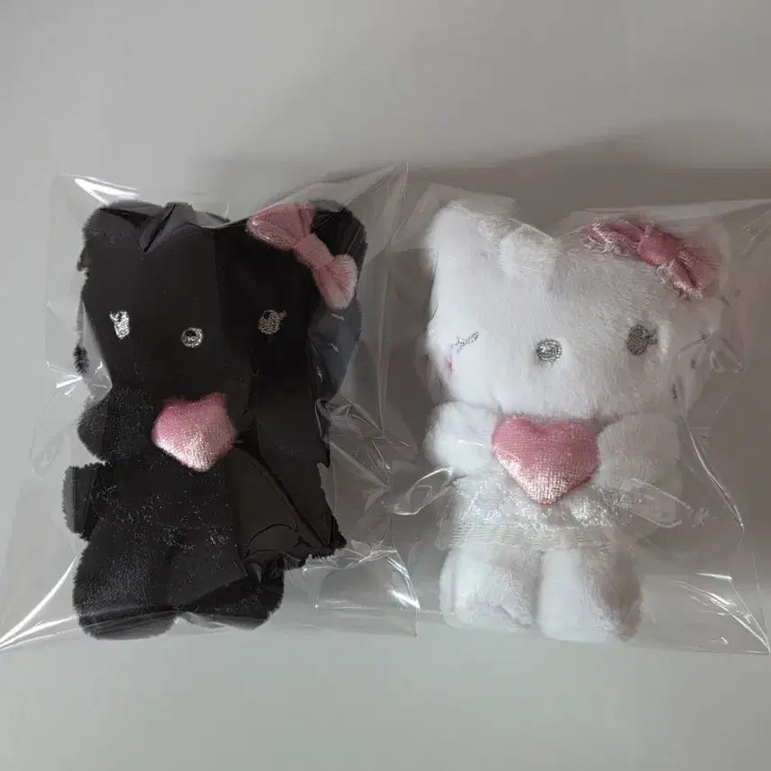[BUNJANG] FillyMillly x Hello Kitty Angel &amp; Devil Plush Keychain Mascot Bundle Set / (2개 일괄) 필리밀리 X 헬로키티 천사와 악마 봉제 인형 키링 마스코트