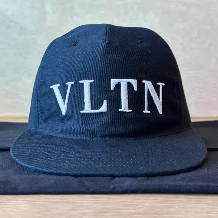 [BUNJANG] Valentino Embroidered Logo Cap / [58] 발렌티노 자수로고 볼캡 QY2H0A08KQY / 발렌티노 모자