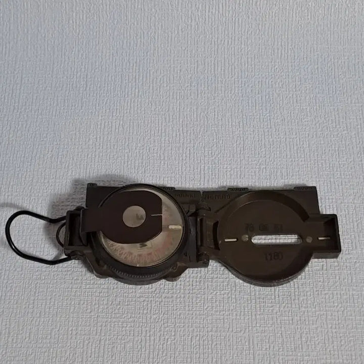 [BUNJANG] Vintage US Military Lensatic Compass Metal Case 1978 / 미군용품 [ 군용 나침반 ] US 근대사 수집품