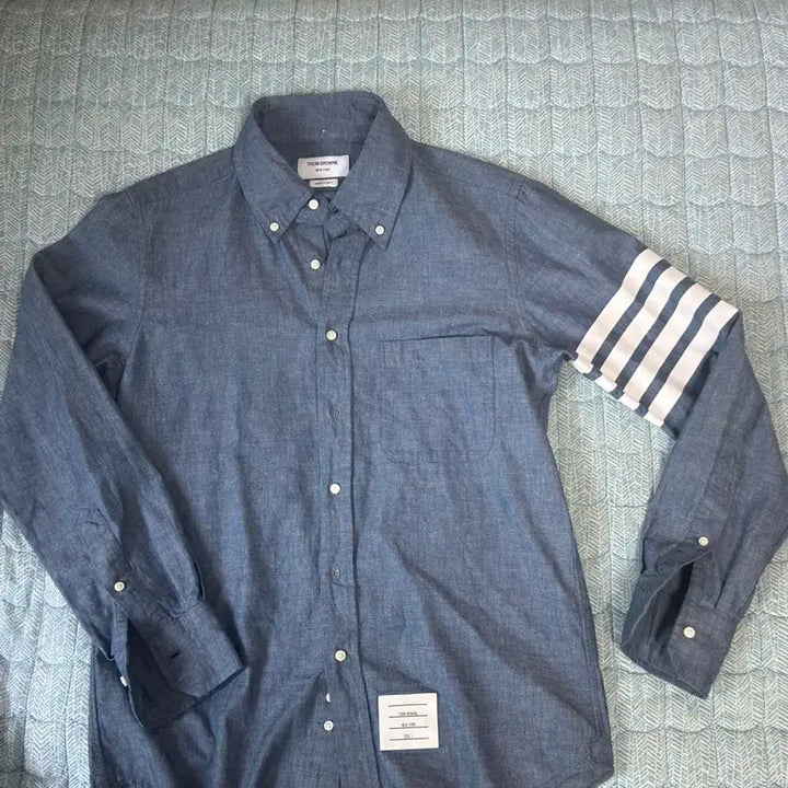 [BUNJANG] Thom Browne Chambray Diagonal Name Tag Shirt Blue / 톰브라운 샴브레이 사선 네임택 셔츠 블루