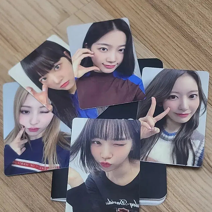[BUNJANG] LE SSERAFIM FEARNOT 1st Gen Welcome Gift Set (Photocard, Passport Case, Zipper Bag) / 르세라핌 피어나 1기 웰컴 기프트 포카, 여권수첩, 지퍼백 양도합니당