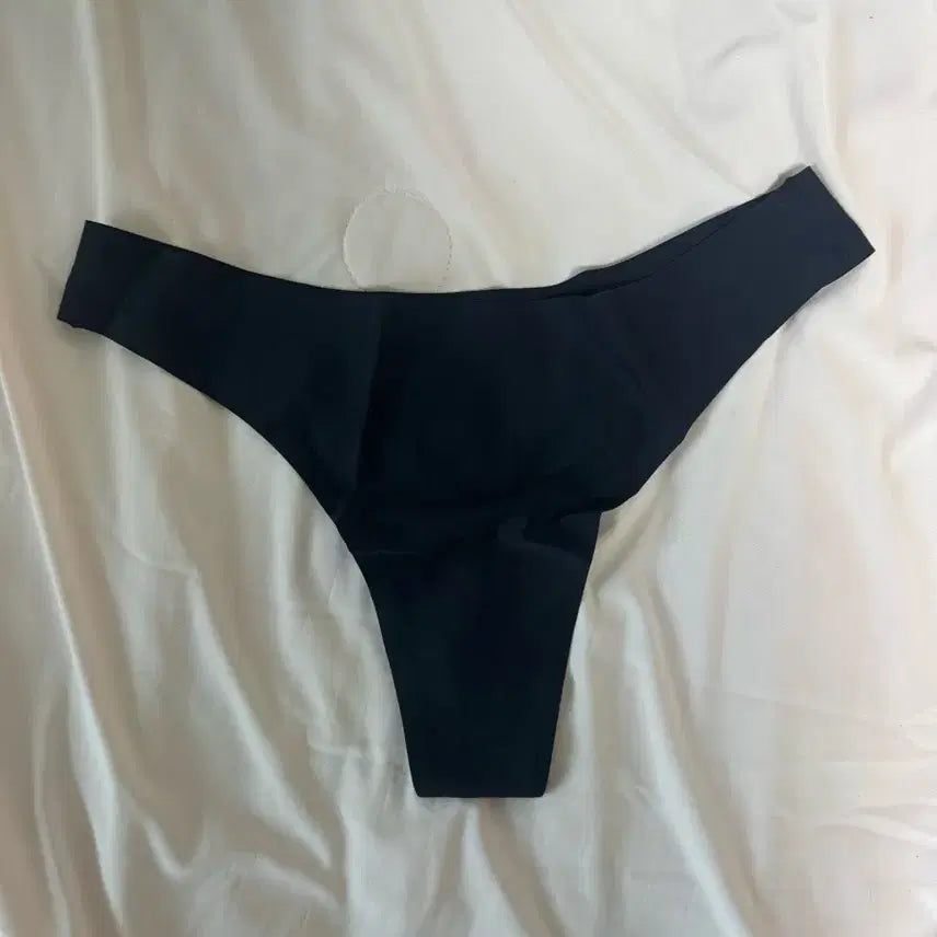[BUNJANG] Black Seamless Thong Panty / (지퍼백 밀봉) 티팬티 검정
