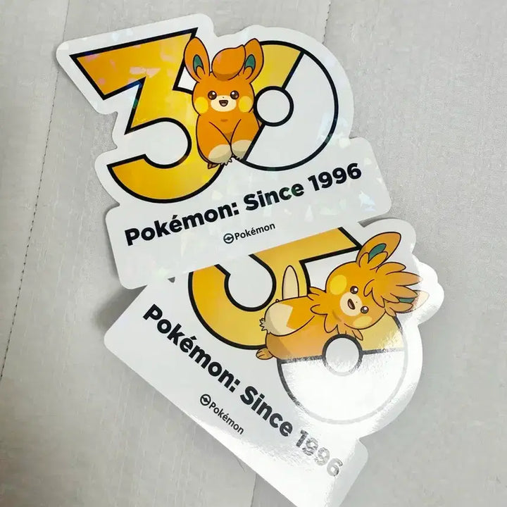 [BUNJANG] Pokemon 30th Anniversary Logo Sticker Set (BAMO &amp; PARMOT) / 원가양도) 포켓몬 30주년 로고스티커 빠모 빠르모트 세트 2종