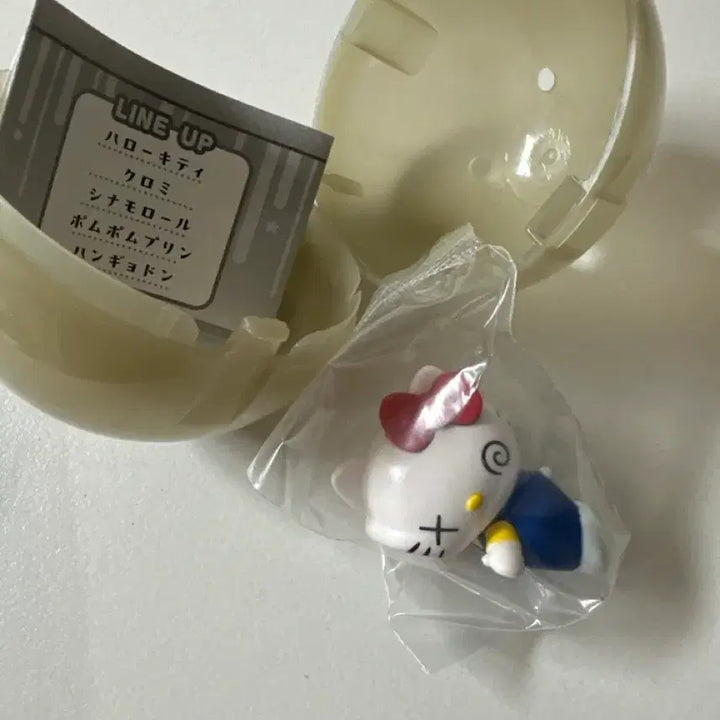 [BUNJANG] Sanrio Hello Kitty Gacha Figure / 산리오 꽈당 헬로키티 가챠