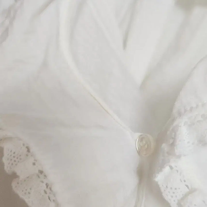 [BUNJANG] Ribbonbit Rosie Ruffle Blouse / 리본빛 로지빛 블라우스