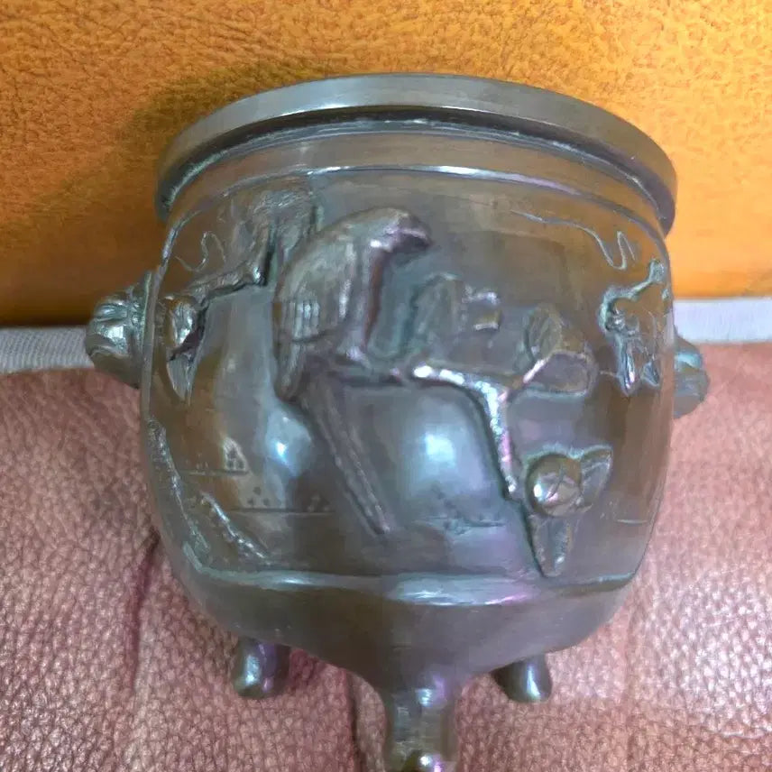[BUNJANG] Miniature Celadon Brazier with Embossed Patterns / 미니  안방차 화로.양각문양