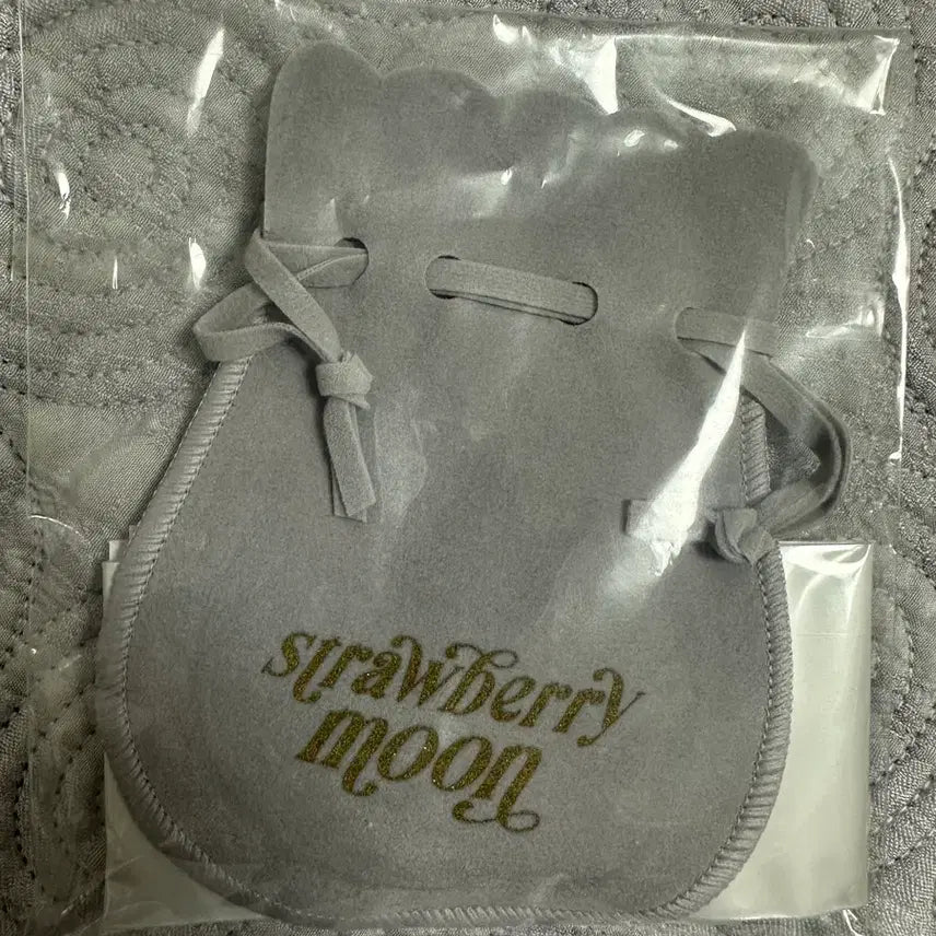 [BUNJANG] IU Strawberry Moon Necklace / 아이유 스트로베리문 목걸이
