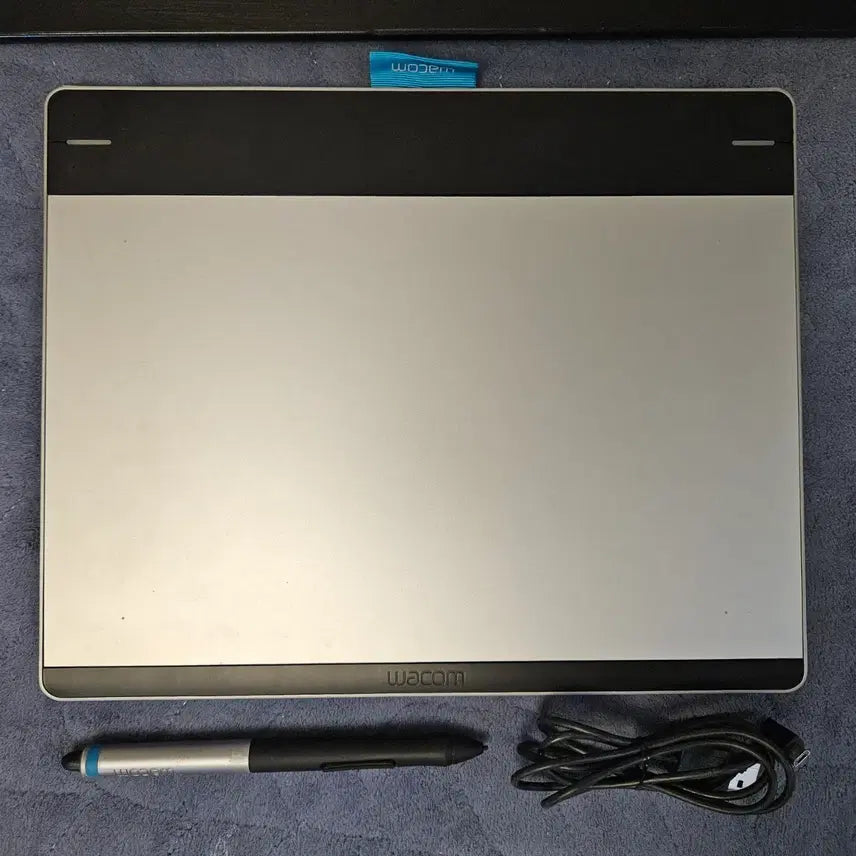 [BUNJANG] Wacom Intuos Pen &amp; Touch Medium CTH-680 Tablet / 와콤 인튜어스 펜&amp;터치 중형 CTH-680