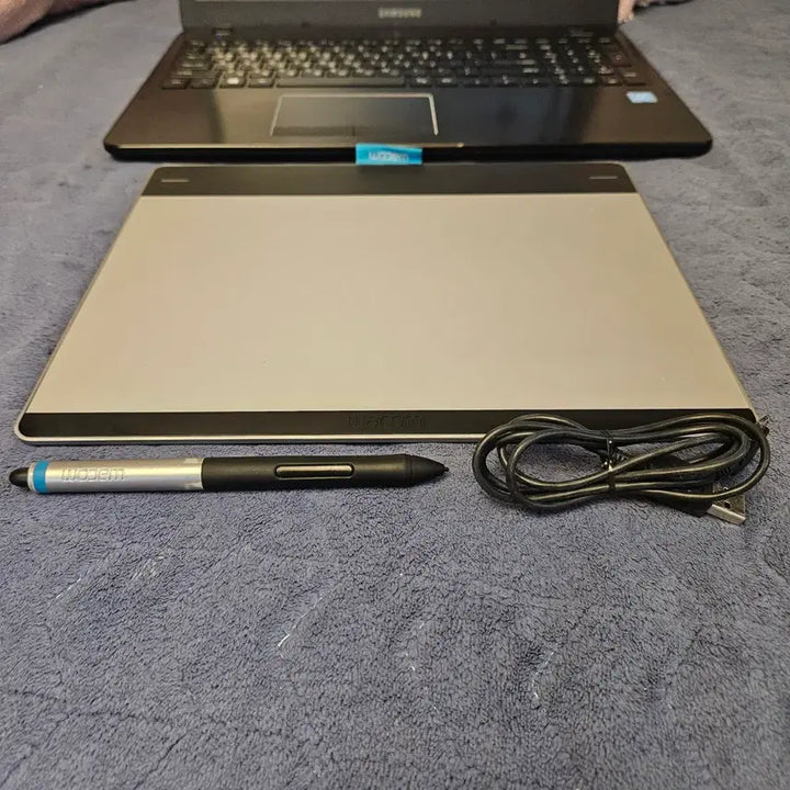 [BUNJANG] Wacom Intuos Pen &amp; Touch Medium CTH-680 Tablet / 와콤 인튜어스 펜&amp;터치 중형 CTH-680