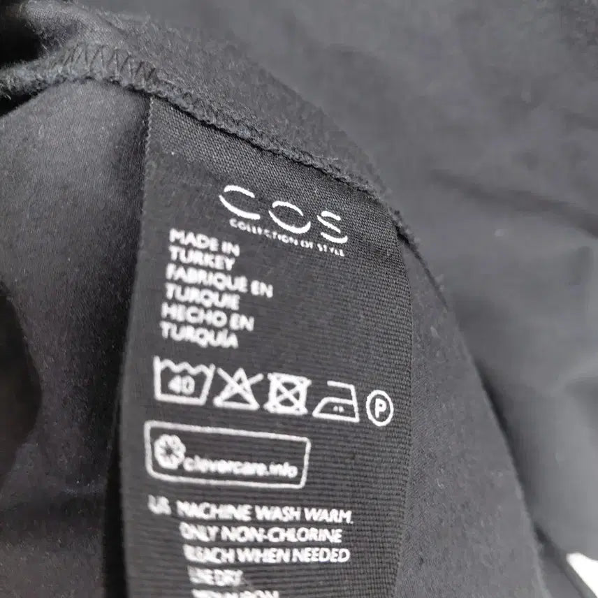 [BUNJANG] COS Black V-Neck Asymmetrical Hemline Shirt / cos 블랙 브이넥 비대칭 헴라인 셔츠