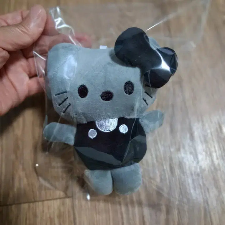 [BUNJANG] Hello Kitty Black Ribbon Plush Bag Charm / 헬로키티 검정리본 인형 가방고리(무료배송)