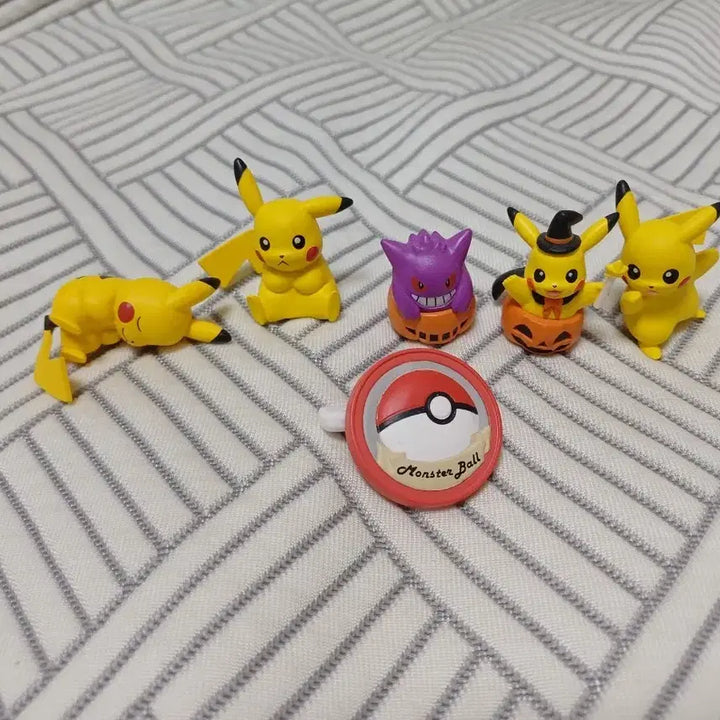 [BUNJANG] Pokemon Halloween Gacha Monster Ball Badge Bundle Set / 피카츄, 포켓몬 할로윈가챠 몬스터볼 뱃지 일괄