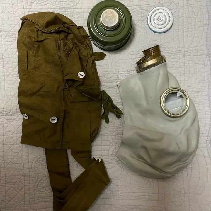 [BUNJANG] Soviet GP-5 Gas Mask (White) / [급처] 소련 GP-5 방독면 (흰색)