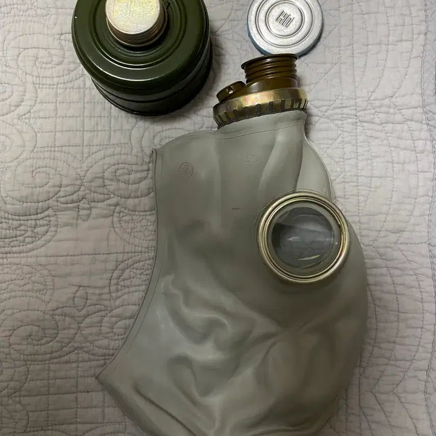 [BUNJANG] Soviet GP-5 Gas Mask (White) / [급처] 소련 GP-5 방독면 (흰색)