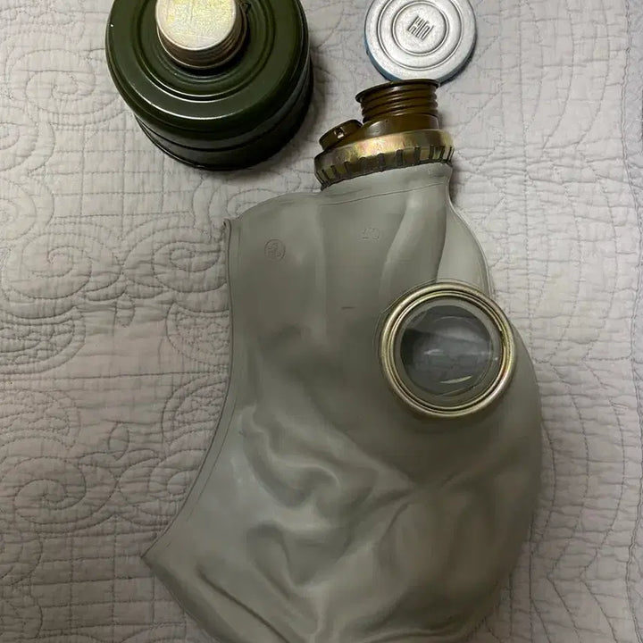 [BUNJANG] Soviet GP-5 Gas Mask (White) / [급처] 소련 GP-5 방독면 (흰색)