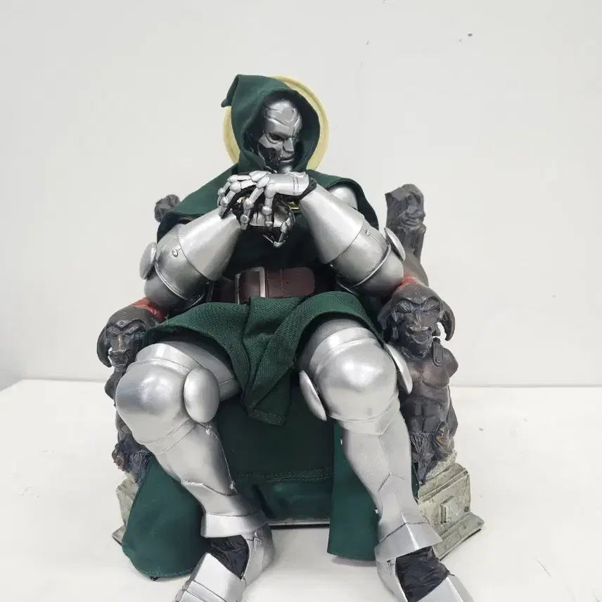 [BUNJANG] Sideshow Doctor Doom Premium Format Figure / 사이드쇼 닥터둠 Premium Format