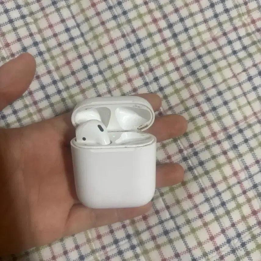 [BUNJANG] Apple AirPods 2nd Gen Charging Case + Left Earbud / 에어팟 2세대 본체+왼쪽유닛