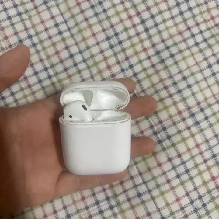 [BUNJANG] Apple AirPods 2nd Gen Charging Case + Left Earbud / 에어팟 2세대 본체+왼쪽유닛
